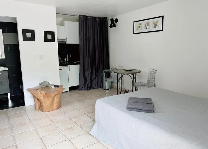 Apartment Stop Cite Paoline